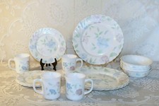 ARCOPAL CHLOE FRANCE Flowers 16 Piece Set 4 Piece Place Setting Service for 4