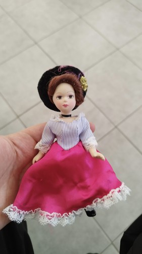 Mini poupée porcelaine - mini,
