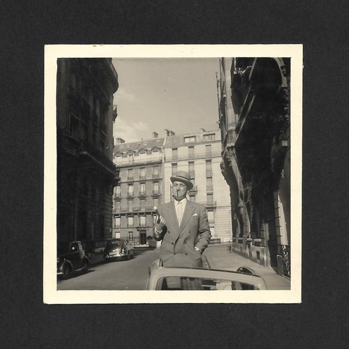 Homme élégant cigarette