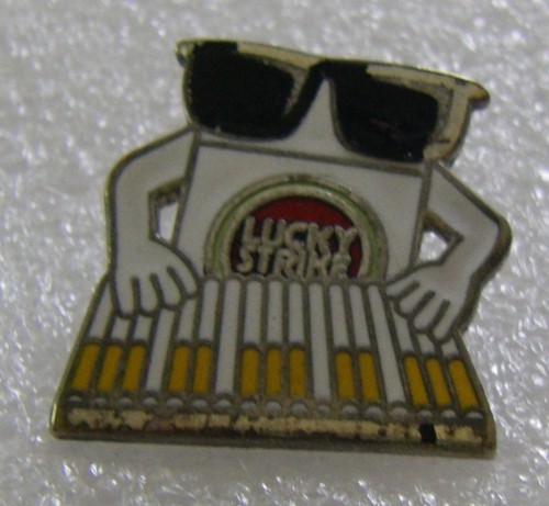 Pin lucky strike - strike, cigarettes