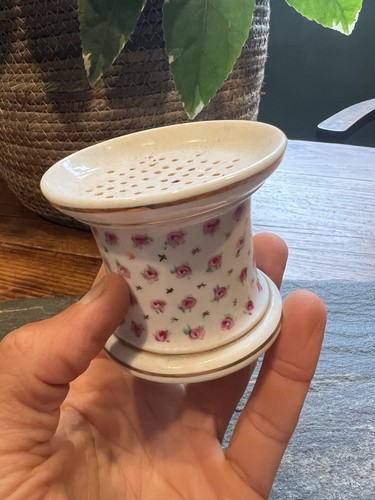 Saupoudreuse porcelaine peinte - porcelaine,