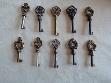 Lot de 10 Anciennes Clés de