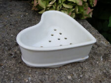 MOULE À FAISSELLE ANCIEN - PORCELAINE FORME DE COEUR PIED FESTONNÉ ART POPULAIRE