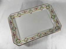 ( 01 ) SUPERBE PLAT STYLE LOUIS XVI NOEUDS & ROSES EN PORCELAINE DE PILLIVUYT