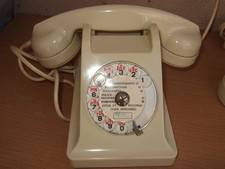 Ancien téléphone PTT en