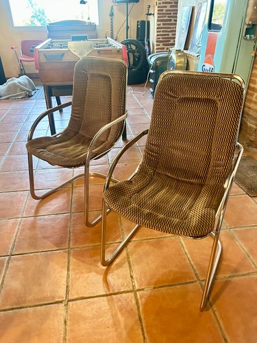 Lot chaises attribué à - de,