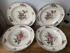 4  assiettes demi-creuses