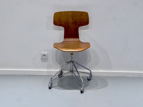 Chaise pivotante modèle - pivotante, 3113