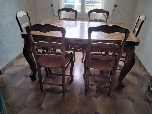 Belle table manger avec ses - à,