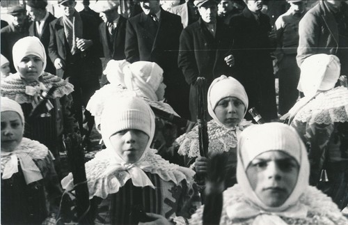 Binche 1950 enfants à la - binche,