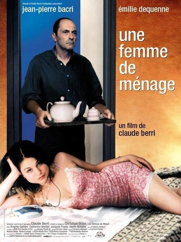 Une femme ménage claude - femme,