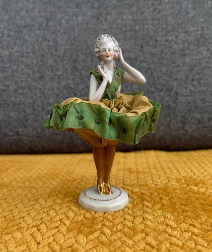 Poupée figurine ancienne