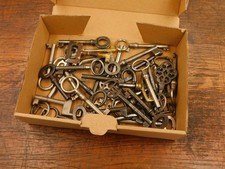 VINTAGE, lot 33 old keys