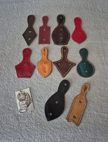 Lot cuirs pour insignes - lot,