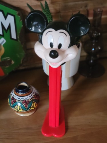 Pez distributeur - 🔴, ...