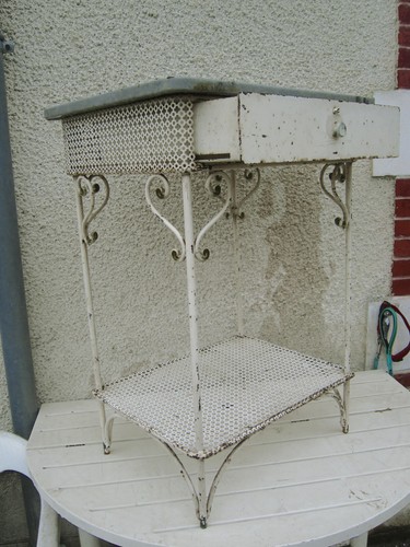 Beau meuble métal perforé - beau,
