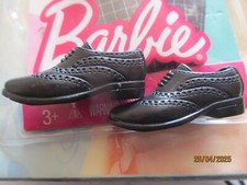 BARBIE DOLL / PAIR OF SHOES: BOOTS, PUMPS ....... (2326)