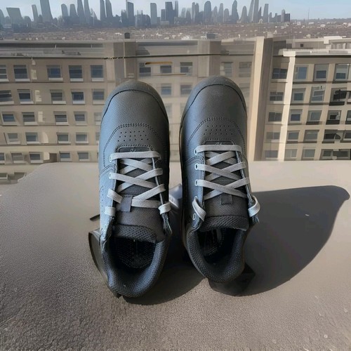 Très belles chaussures - très,