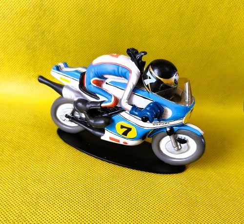 Superbe figurine résine - superbe, moto
