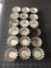 lot 18 petits moules à gateaux anciens fer blanc