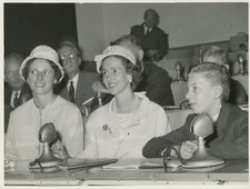 La Reine Fabiola à l'institut Berchem Saint Agathe, Bruxelles. Vintage silv
