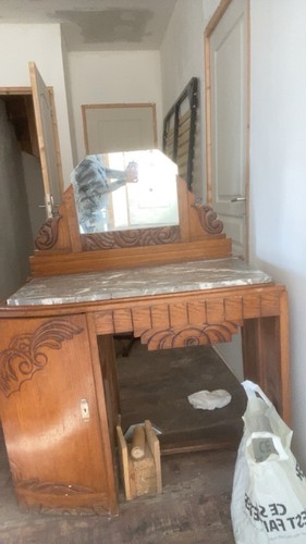 Coiffeuse ancienne avec miroir