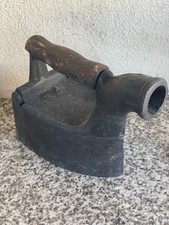 Ancien fer à repasser  à braise