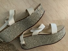 ZARA: SANDALES COMPENSÉES