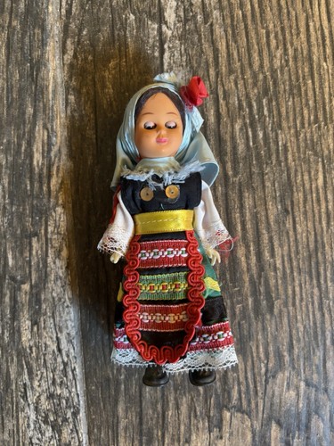 Poupée folklorique bulgare