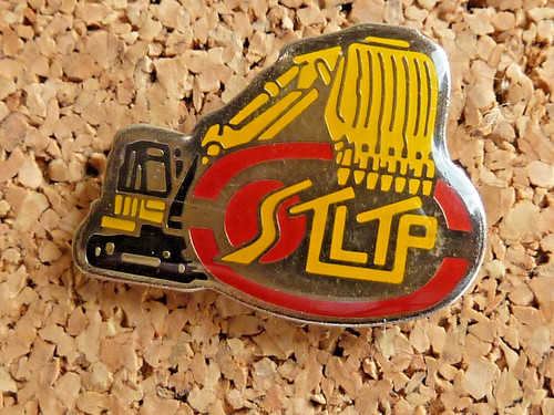 Pin pins badge - pin's,