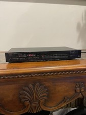 LUXMAN T-102 Digital Synthesized AM/FM Stereo Fully Functional.