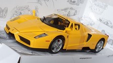 ENZO FERRARI JAUNE BURAGO REF 26006YL ECHELLE AU 1/24 voiture miniature