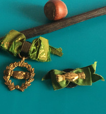 2x Anciennes Boutonnières