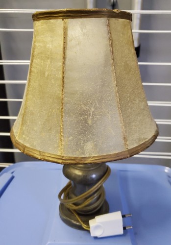 Ancienne lampe chevet abat - de,