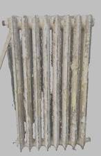 Radiateurs Ancien Fleuri  En Fonte de fer huit lames . XX siècle .