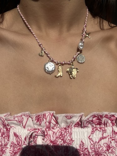 Collier breloques cordon - À,