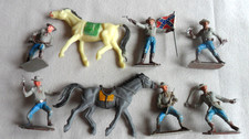LOT 8 PETITS SOLDATS PLASTIQUE