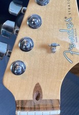 (2X) Fender® USA Standard String Trees & Mounting Screws (Chrome) New Open Box