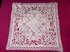 Grand napperon en broderie