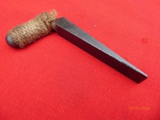 outil ancien en fer forgé 