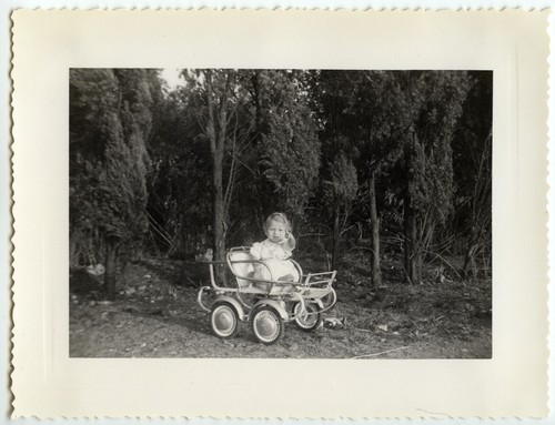 Enfants petite fille landau