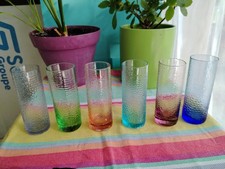 Lot de 6 verres à digestif multicolore.