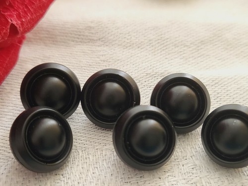 Lot petits boutons - 6, anciens