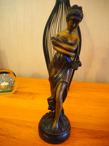 Statuette femme regule - statuette,