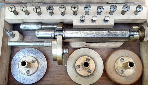 Outil ancien tour horloger - outil,