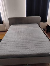 cadre de lit 140x200 IKEA - gris - matelassé - presque neuf 