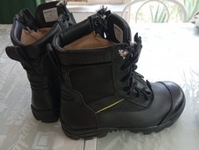 Rangers pompier - militaire -marque BOCHE coquées état neuf