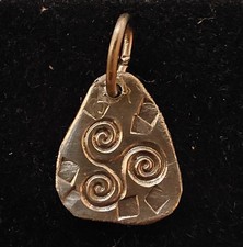 Petit pendentif artisanal