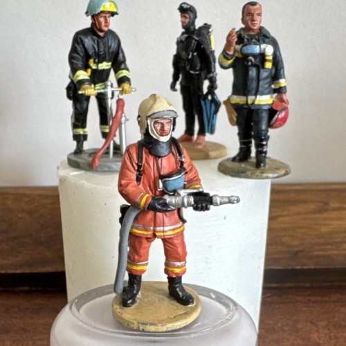 Lot 4 figurines - 4,