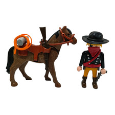 sympa cheval équipé selle